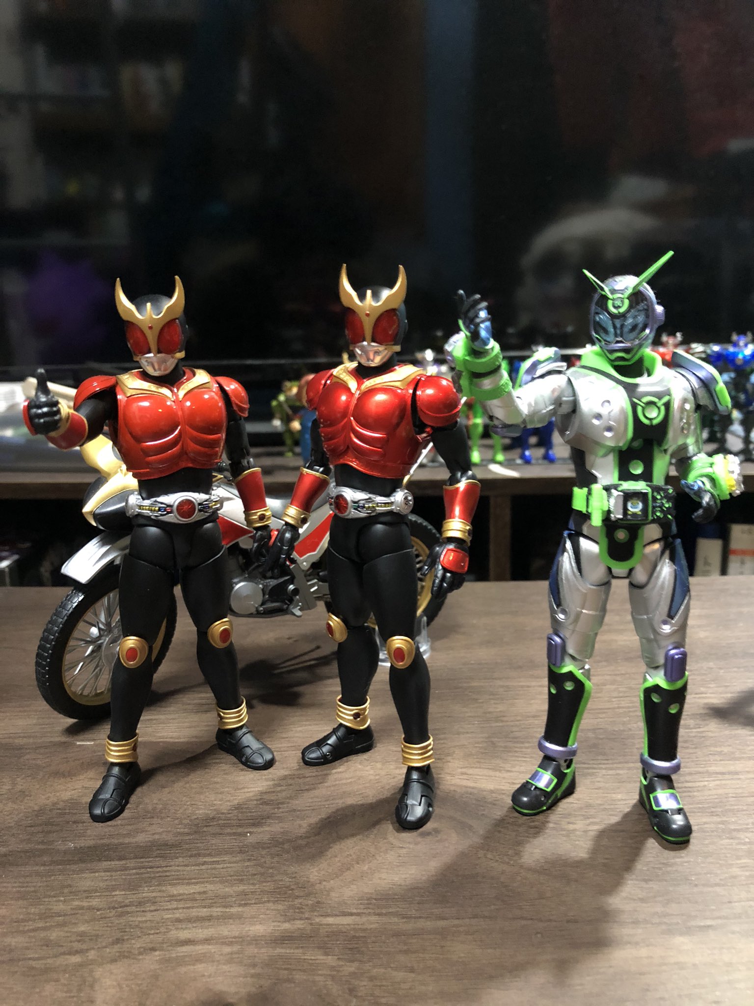 だ よし 祝え五代クウガと小野寺クウガ ダブルクウガが並び立つこの瞬間を Shフィギュアーツ 仮面ライダークウガ T Co 4umi4abjzu Twitter