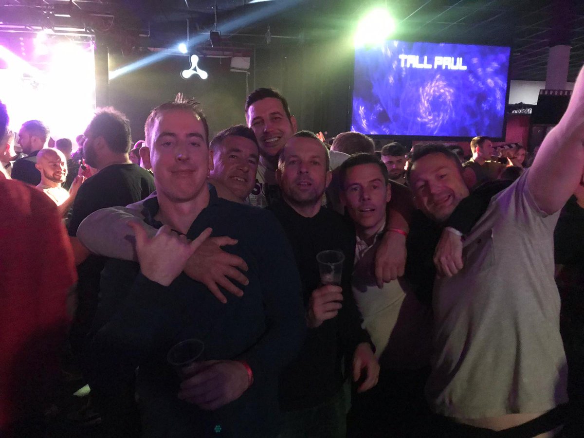 GregWells77's tweet photo. What an amazing weekend. 3 nights @Butlins #creamweekender
Plus a win in the derby for good measure #MUFC
Cheers lads!! https://t.co/FfqtRXUgUi