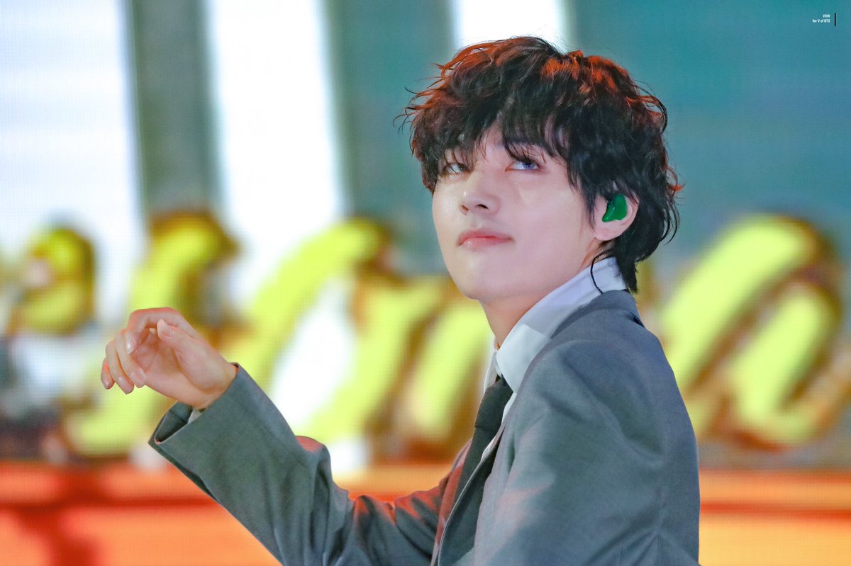 vow_1230v's tweet photo. 191130 MMA
 #V #뷔 #김태형 #태형 #태태 #방탄소년단 
#KimTaehyung  #Taehyung 
⁠ #BTSV #방탄소년단뷔 #BTS⁠ ⁠⁠ ⁠
⁠ #防弾少年団 #金泰亨 #テテ @BTS_tw https://t.co/G97lQ493wf