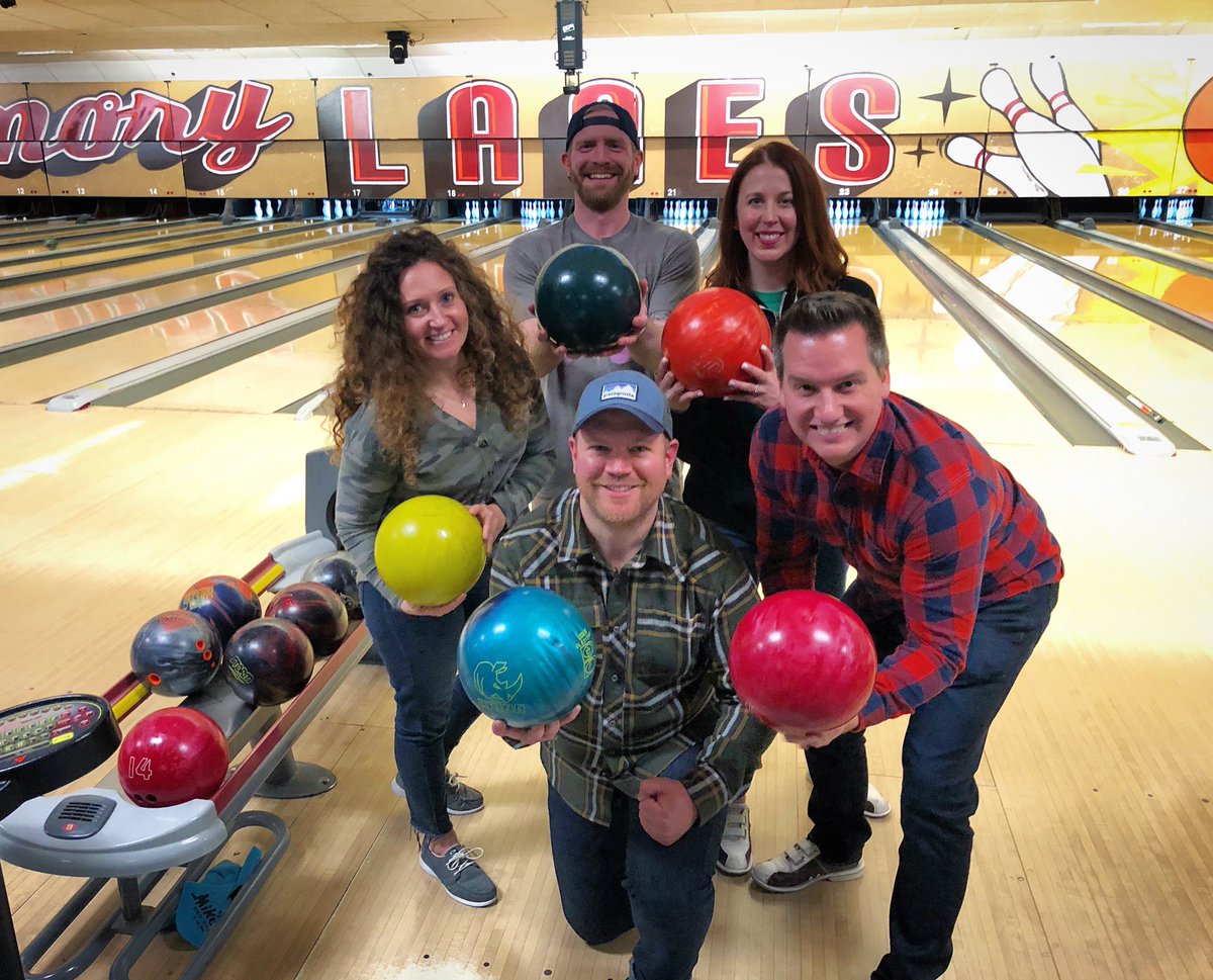 CozLindsay's tweet photo. Oh, to be alive, in Minneapolis, and talented at bowling at the same time! Thanks to @MnLittleE, @sean_dorsey, @KaraEliason, and @prezvaldez for another season of wacky bowling at @MemoryLanesMpls.
#chernobowl #bushleague #bowling #minneapolis #memorylanes https://t.co/AbHNCseRzH