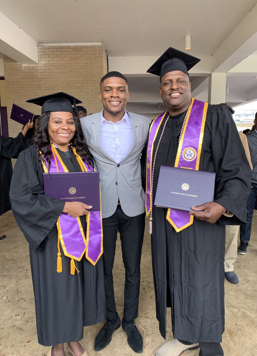 Was on my way to being a 1st Gen college grad, then my parents graduated 5 months before me. Proud son💪🏾