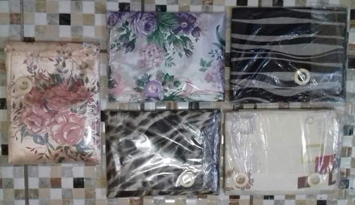 Cortinas para Janelas C/ Ilhós. 

- Tamanho: 2,40 X 1,70

- Composição: 100% Poliéster

* Tecido Engomado de Fábrica *

Valor: 35,00(Cada)

Contato: 98003-0883 - Pode Ligar a Cobrar 

*** Pagamento em Dinheiro, Cartão de Crédito ou Débito. ***