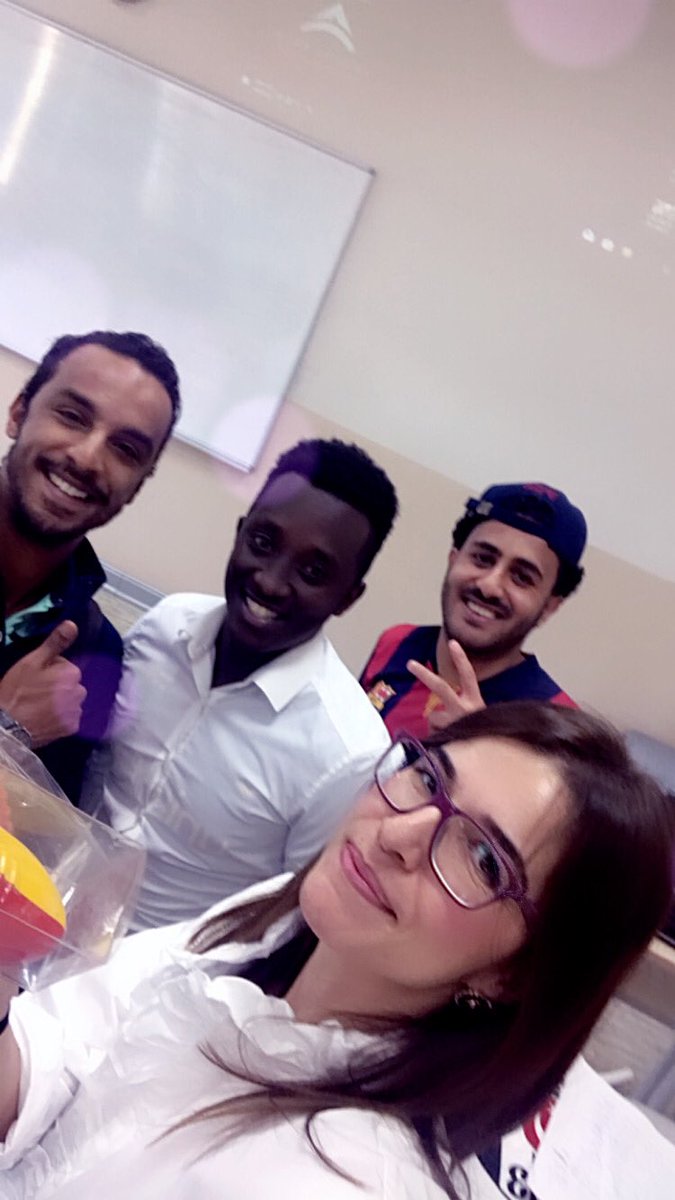 Antalya Bilim Üniversitesi'nde dersler çok coşkulu ve öğretici.. Dünya'nın en prestijli spor kulüplerini işlediğimiz marka yönetimi dersinden kareler.. #barcelona