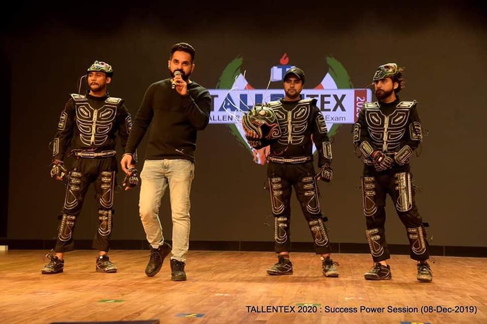 skeletongroup's tweet photo. Performed at @TALLENTEX, Kota (Rajasthan)
#SkeletonDanceCrew #CollegeFest #TronDance #BestDanceGroup #DanceCompanyIndia https://t.co/5M1dcjlg5E