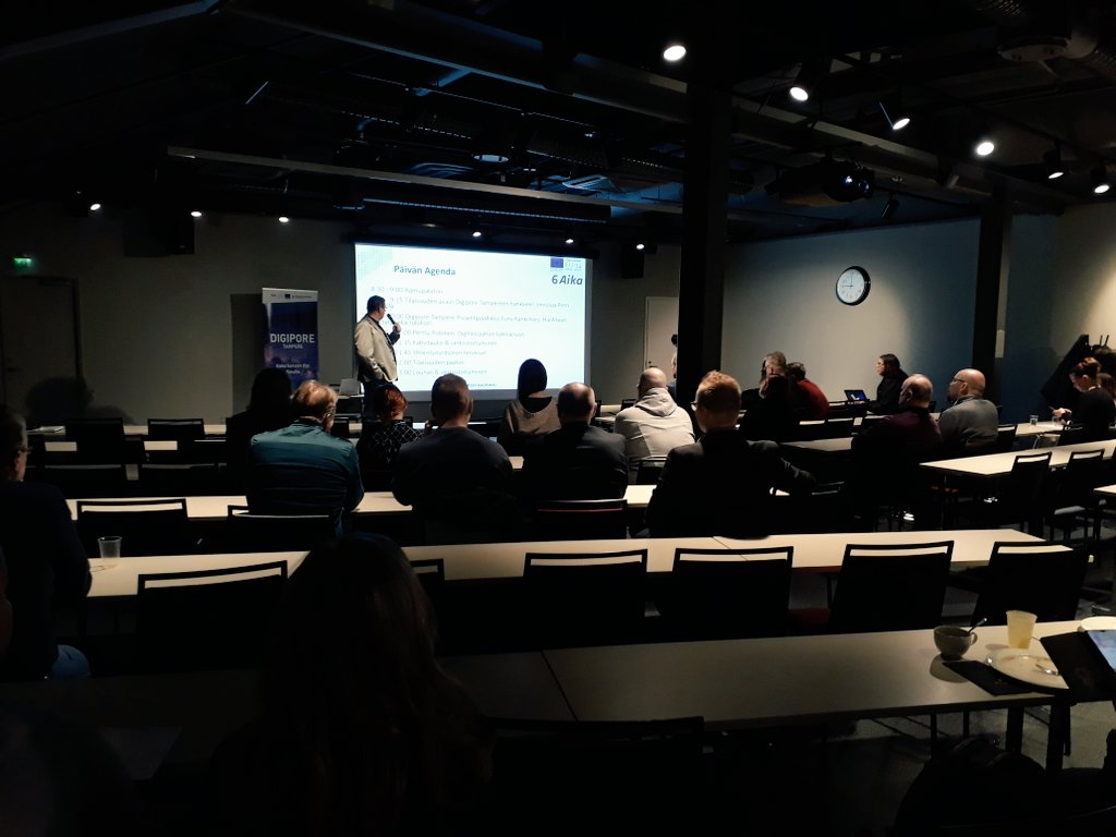 tretyollisyys's tweet photo. Tampereen Digipore -hankkeen seminaarissa käydää läpi mm. hankkeen tuloksia ja yhteistyöyritysten terveisiä. Puheenvuorossa myös @PerttuPolonen.
#digipore #kokokansandigi #6aika #tretyollisyys https://t.co/17BJafguUe