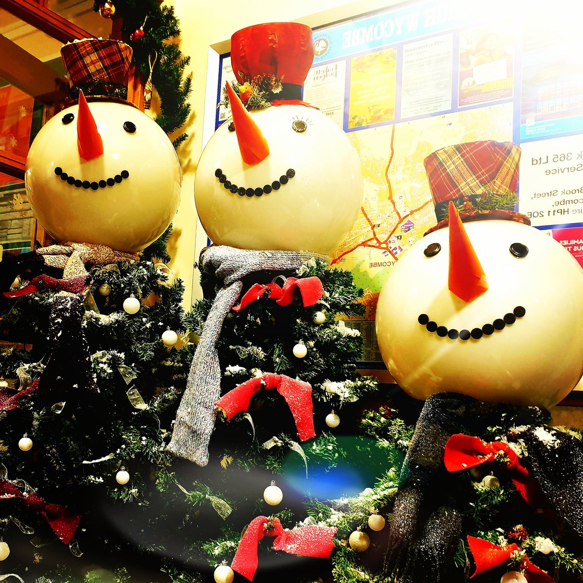 ymcacg's tweet photo. What a great #merrychristmas greeting from the three #ymca Snowmen ⛄at our Crest Road Hostel this morning ... Great Stuff #teamhousing 🏠🎅👍 #seasonsgreetings #teamwork https://t.co/Zrg8ZOYuq1