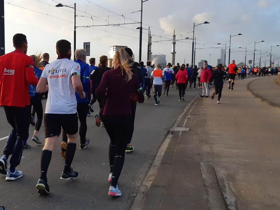 De NPSB was wederom van de partij bij de Bruggenloop afgelopen zondag!  #bruggenloop #rotterdam #politiesport #nationalepolitie #koninklijkemarechaussee 
politiesport.nl/geen-brug-te-v…