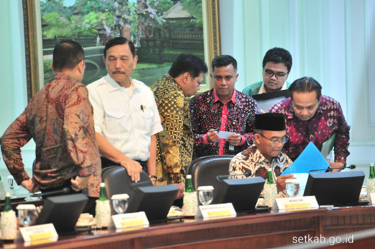 setkabgoid's tweet photo. Harus Tepat Sasaran, Presiden @jokowi Minta Program Perlindungan Sosial 2020 Segera Dilaksanakan
https://t.co/C6j2WFtce2 https://t.co/FH0TjYoJBN