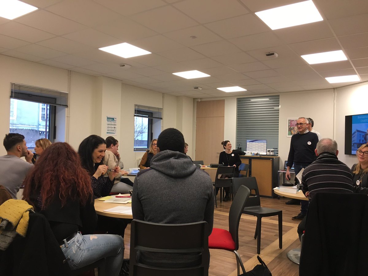 Une nouvelle façon d’accueillir les demandeurs d’emploi sur une journée dédiée. C’est parti au #poleemploi de #Chateauroux <a href="/vcoppensmenager/">Virginie Coppens Menager</a> <a href="/IsabelleLenfan2/">Isabelle Lenfant</a> <a href="/dlaroche36/">dominique laroche</a> <a href="/bret_monique/">Monique Bret</a> @poleemploi_RCVL