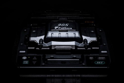 redmaxtech's tweet photo. @redmaxtech 

Fujikura Fusion Splicer 90S

In our world of fiber optics, this new Fujikura Fusion Splicer 90S, is the Ferrari of the cars.

Please follow the link below to read more about its remarkable advantages. 

https://t.co/Qlbdmp8XTS https://t.co/GtBjOSlsiy