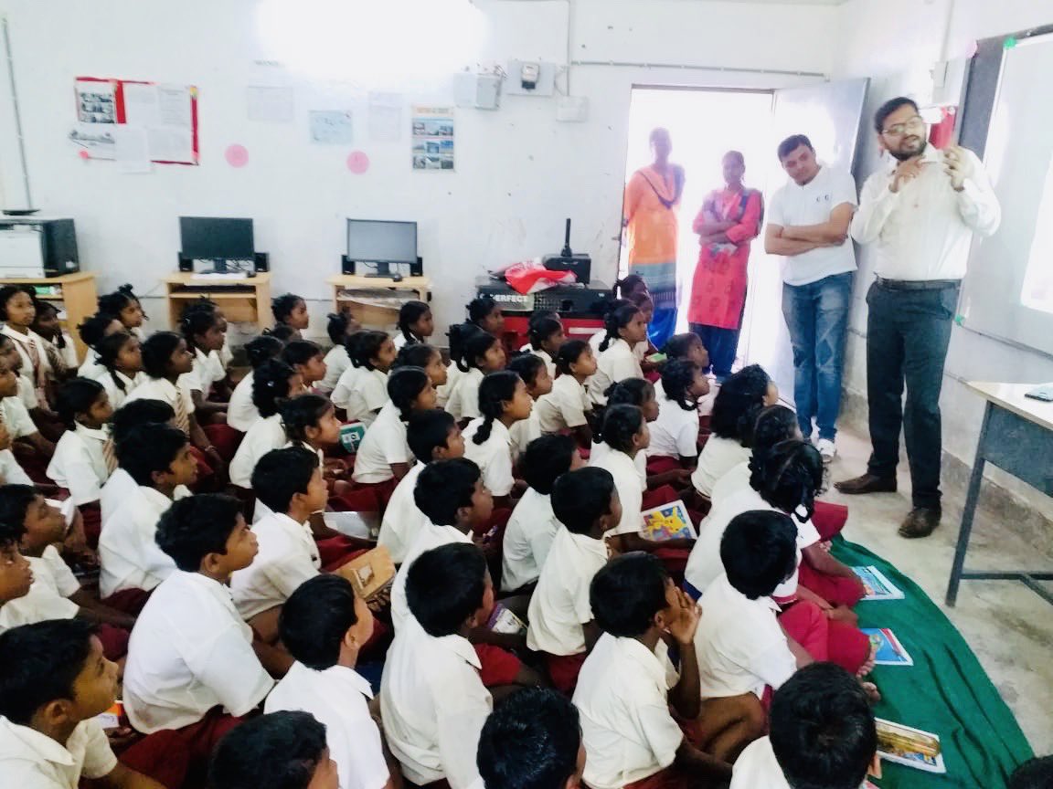AboutImpact's tweet photo. #mathpride among #students of #Kalamati School #Khunti as @FirstInMath is flagged off by @cscJharkhand under leadership of @DCkhunti @dpro_khunti Look at the smile on her face as Raman Jain motivates Ss with #PlayeroftheDay https://t.co/hZv6jGGBWA