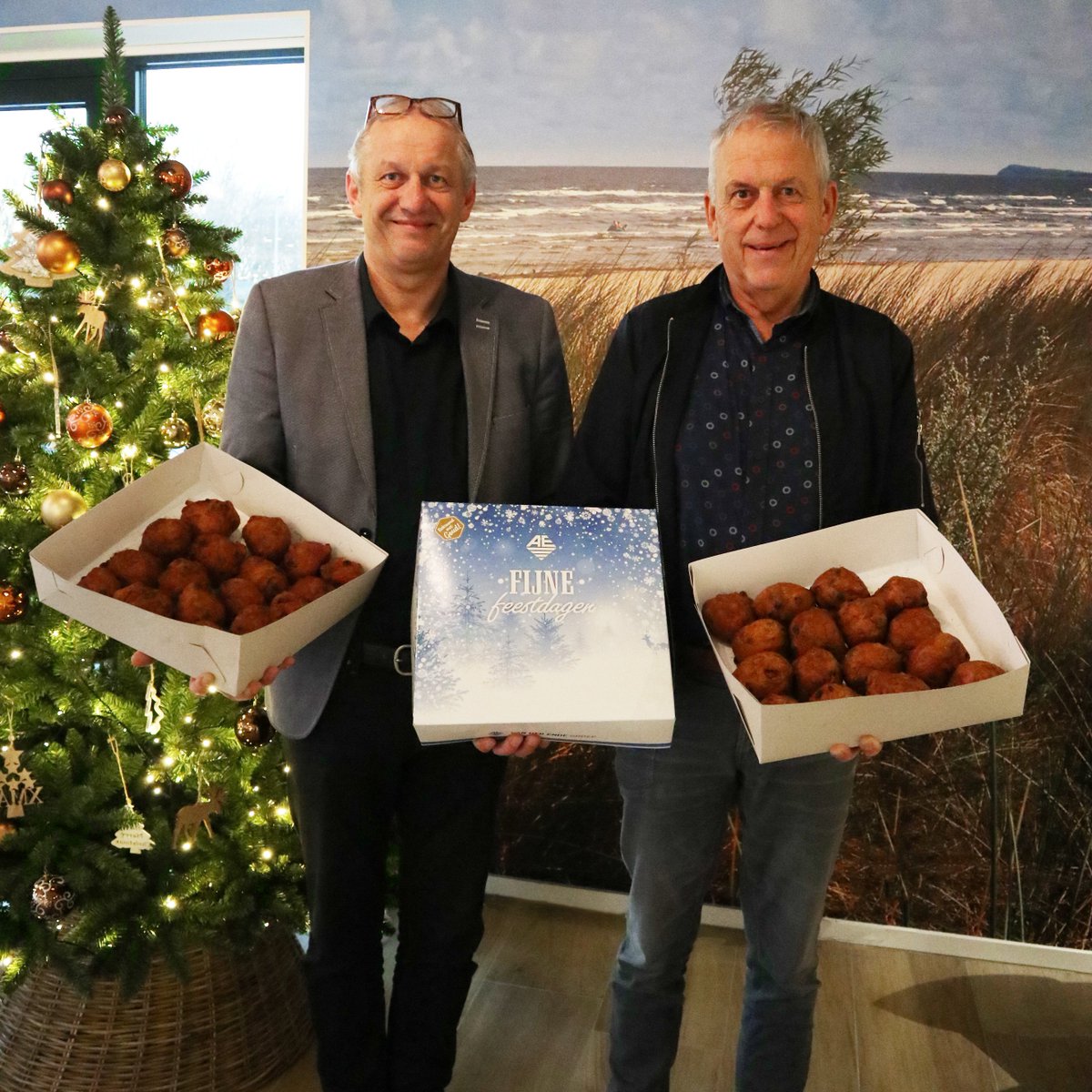 🎄Onze collega's Michel en Ton brengen de komende weken heerlijk oliebollen langs bij onze klanten. 🎅🏼 #oliebollen #fijnefeestdagen