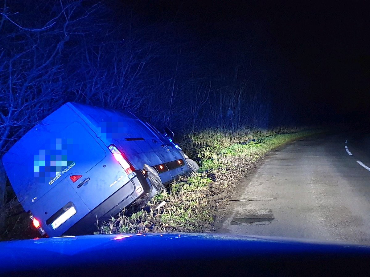 DerbyshireRPU's tweet photo. Weston on Trent. You can't park there mate...Van driver just arrived from Poland and engages in a drinking session. Found sat in the driving seat and blows 96, nearly three times the limit. Arrested. #DontDrinkDrive #Fatal4 https://t.co/wDyLLmRHzX
