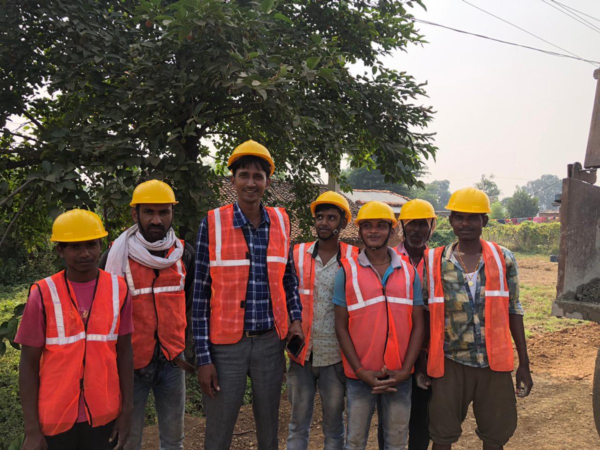 Visolis3's tweet photo. HT/LT Line shifting work carrying out by Team Visolis at Rewa, Madhya Pradesh https://t.co/PzrRcimOVh