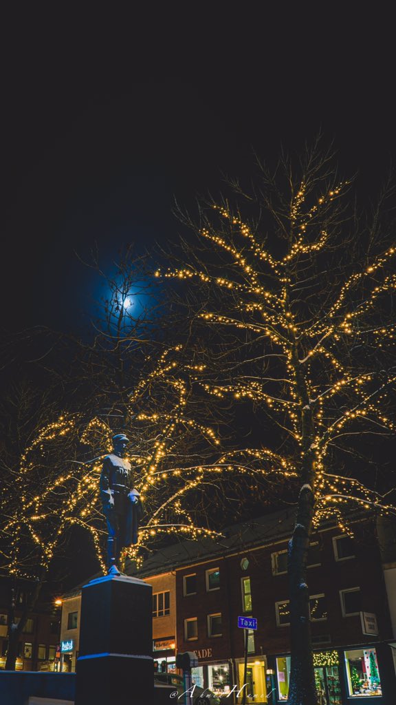 ahmedha63700131's tweet photo. Christmas 🎄 from BODØ #worldclub #awsome #photographers #sunsrt #beautifuldestination #thediscoverer #gramslayers #wildernessculture #riyets #natgeography #bodø #norgebilder #norwey #nordic #nordtrip #sonyalpha #canon #mittnorge #nrknordland #godmorgennorge https://t.co/FAAs09KgUI