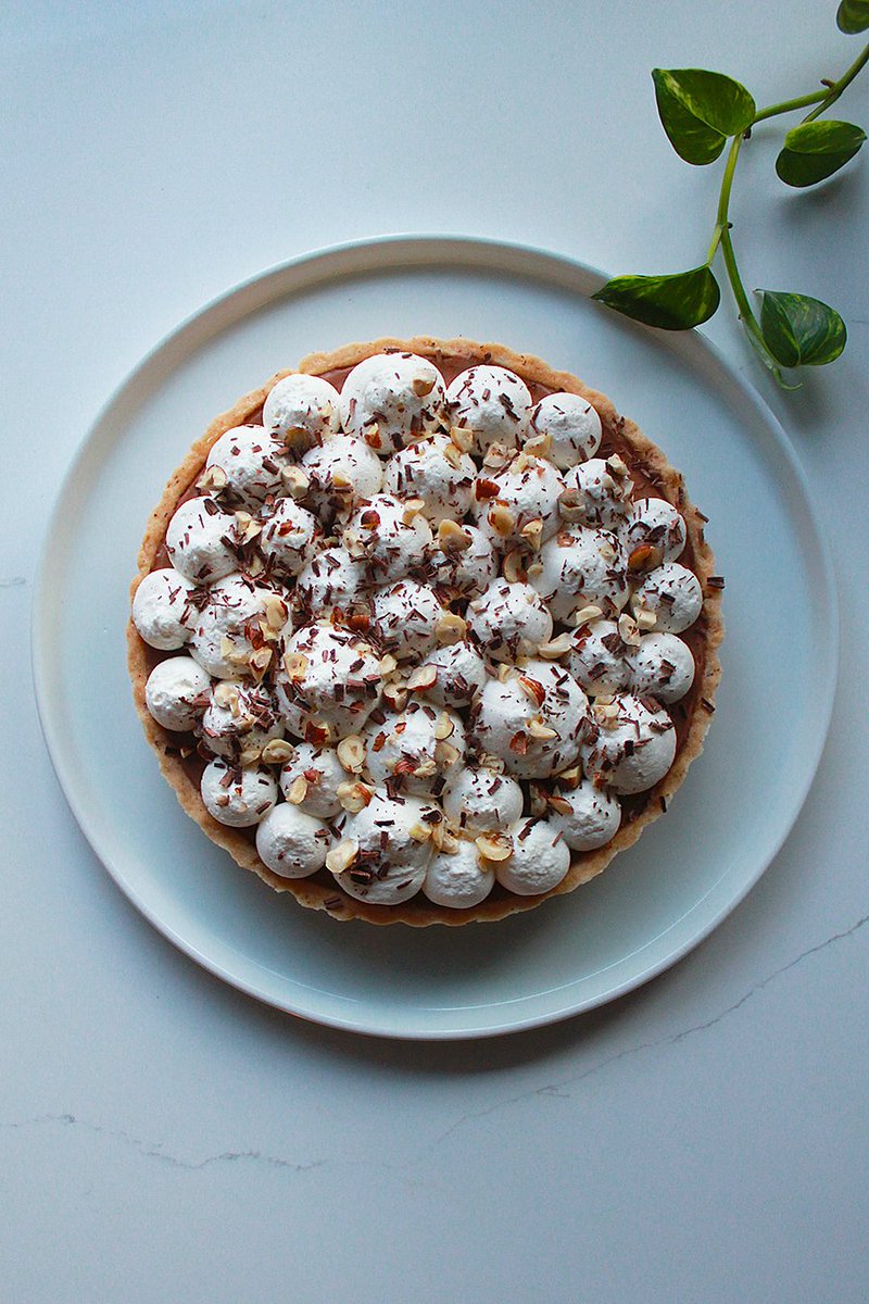 This Chocolate Prune Hazelnut Shortbread Tart has buttery and nutty hazelnut shortbread, silky smooth chocolate cream filling, and sweet fresh prunes! Each bite is heavenly! @CAPrunesCAN
#CAprunes #CAPrunesCAN #prunesforlife #EatCAprunes #prunes4bones