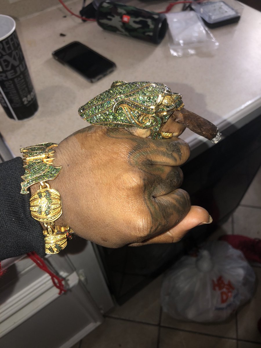 rizzoorizzoo's tweet image. Big GG wanted to get High ❗️