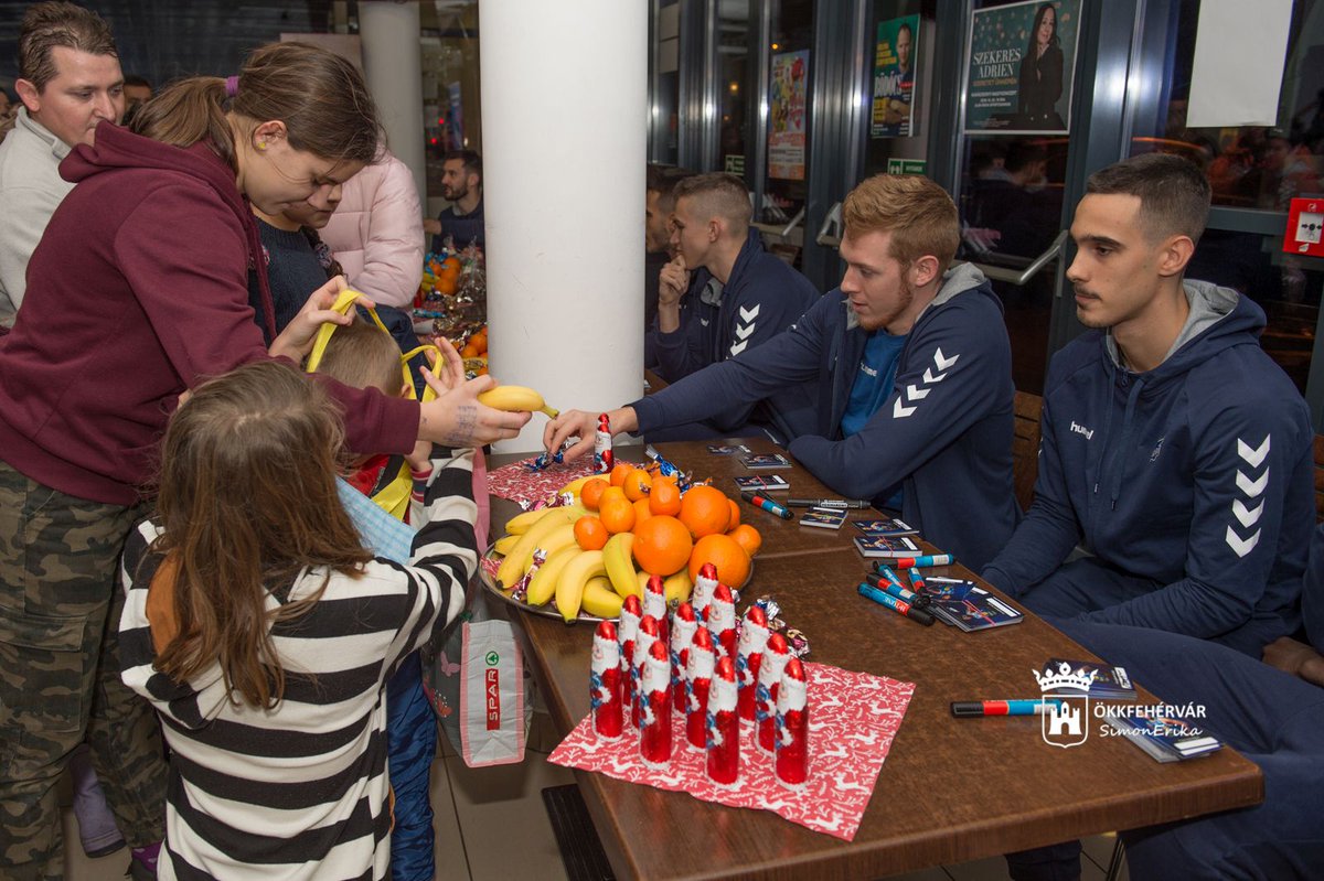 Karácsonyi adományozás 🎅👼🎄❄️🍬🎁🎊
albakosar.hu/index.php?pg=n…
📸:Simon Erika