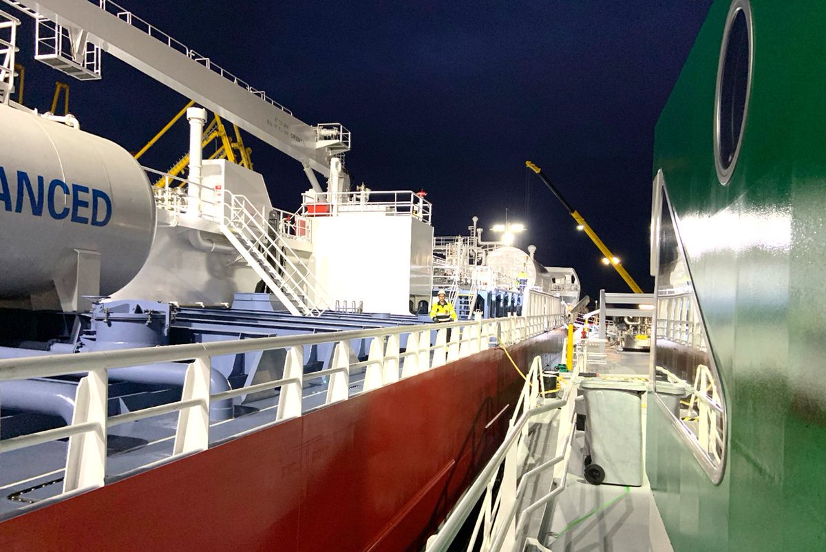 TitanCleanfuels's tweet photo. First LNG bunkering delivered concurrent cargo operations in Port of Amsterdam. FlexFueler 001 from Titan LNG delivers to vessel 'Ramelia'. 

#LNGbunkering #TitanLNG #shiptoship #PortofAmsterdam #SIMOPS https://t.co/zLf59LIin5