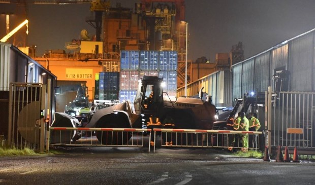 Hulpdiensten rukken massaal uit voor ernstig incident bij bedrijf in Nieuwdorp -..