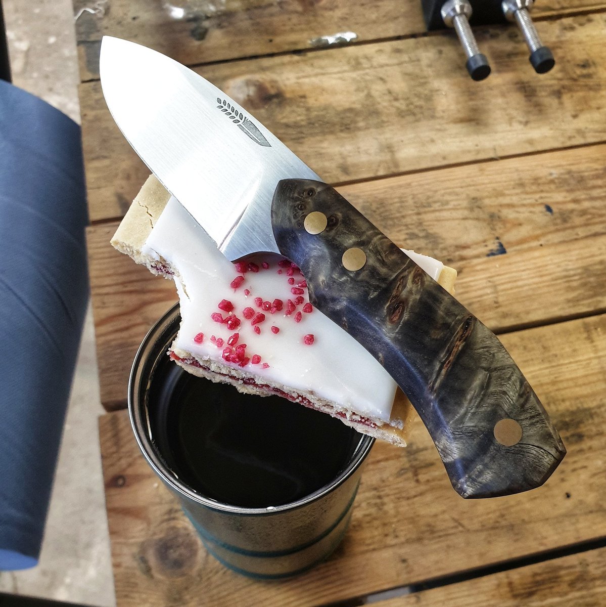 Threw a nice on it to make it relevant 🤫
 #knivesandcoffeeandcake #knivesandcoffee #workshopessential