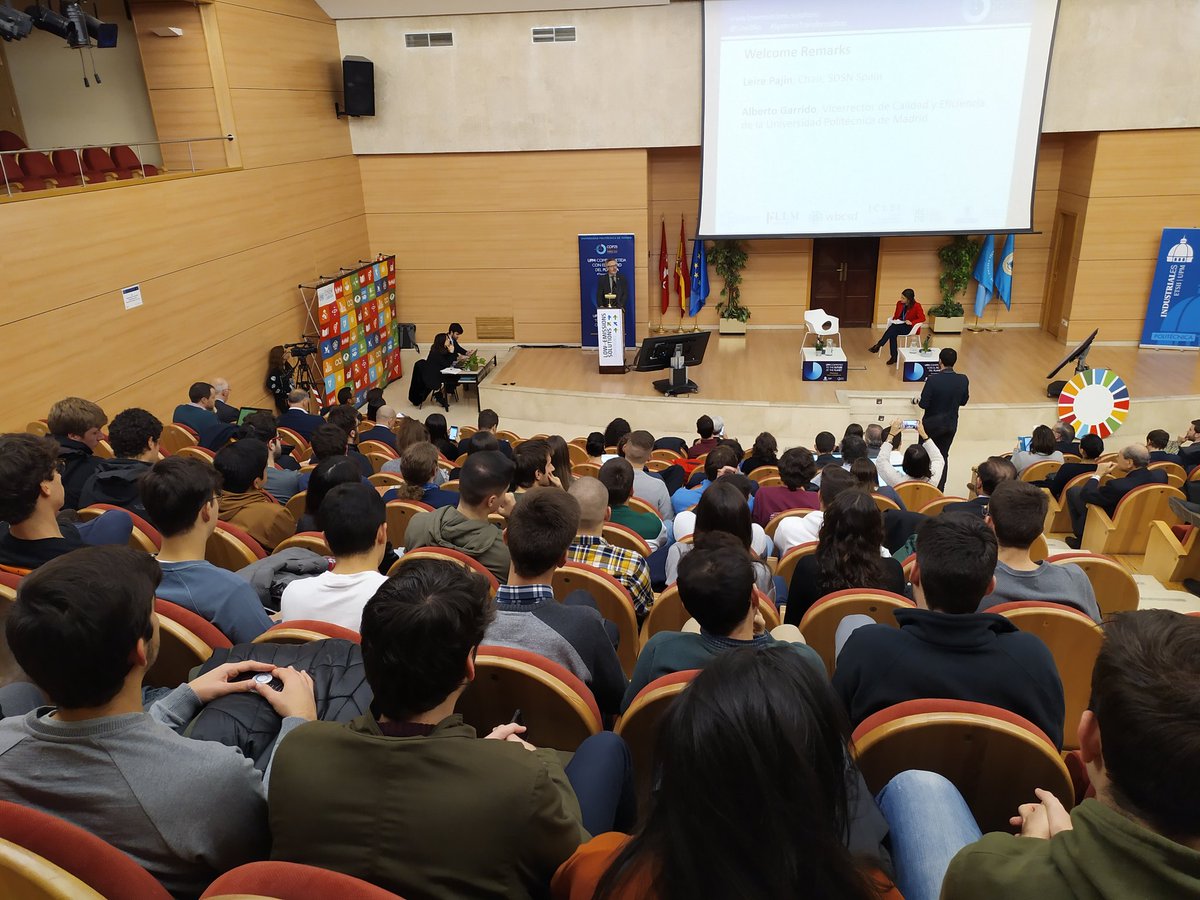 MahucaMaria's tweet photo. Una clase diferente ➡ Organización de Sistemas Productivos @industrialesupm discutiendo sobre Cadenas de Suministro Globales y los retos de la descarbonización. #systemsTransformation con @reds_sdsn "Defining Metrics: Ensuring Impact for Sustainable Development" https://t.co/f7RamSxjrH