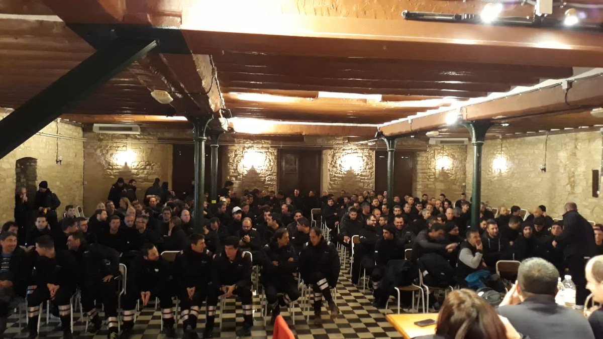 LABindustriaNaf's tweet photo. Trabajadorxs de Erom Acciona en huelga por un convenio justo. Hoy inician el primero de los 3 dias de huelga convocados. Los  2 restantes seran la semana que viene. A parado el 100% de la plantilla. Entre sus peticiones, eliminar las dobles escalas salariales. Borroka de bidea! https://t.co/ndq9ExzMHA