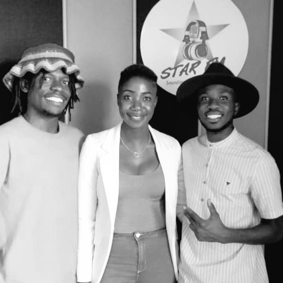 kademthecomic's tweet photo. #PrataPrata got its debut air play on @StarfmZimbabwe yesterday...thanks to @TEAMRUFFY and @kvgroyalty 

#VakumhanyaWaya #Nhasi_iWeekend
#hebede_hebede
#ZimComedy
#kademthecomic https://t.co/WRGCToHkWs
