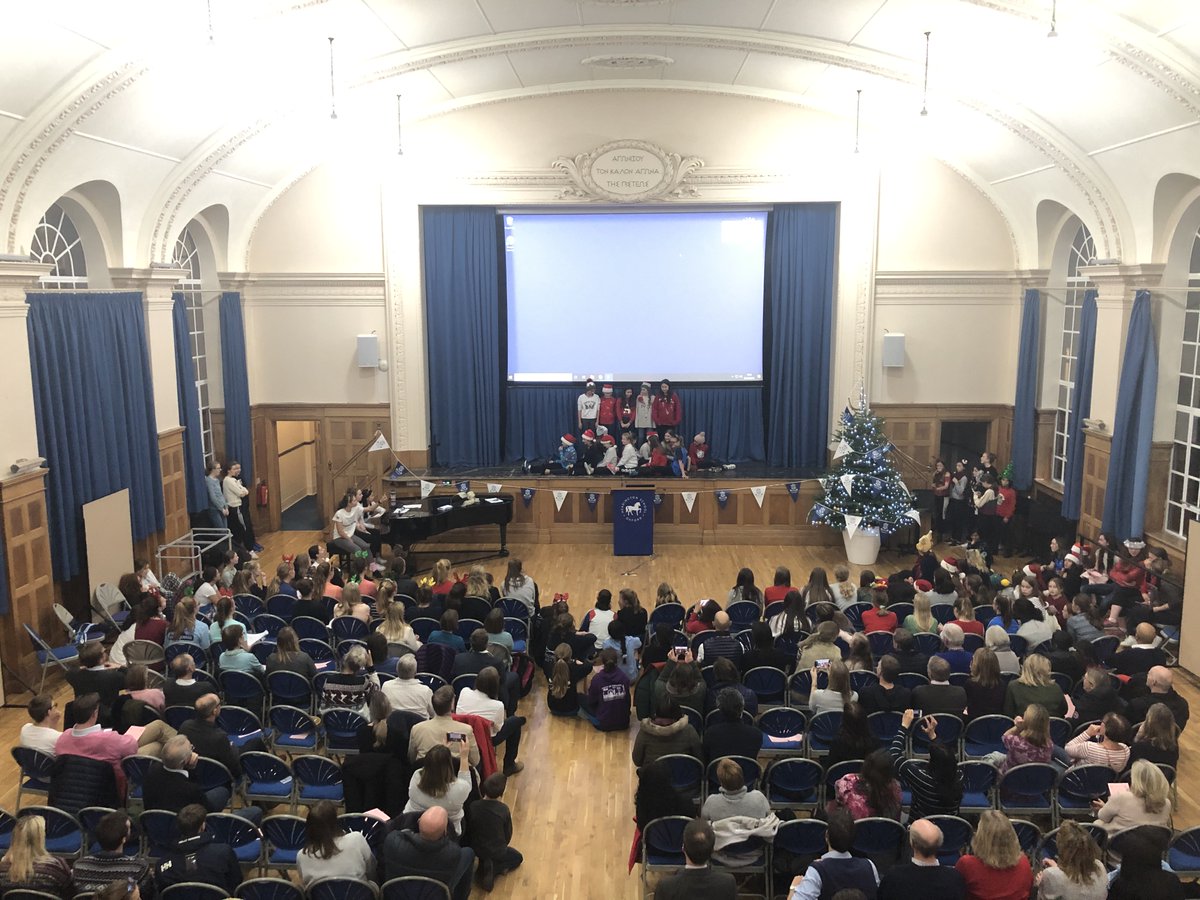 HSO_Community's tweet photo. A great night @HSOBC_Rowing music evening! Thank you to all the rowing community for organising such a fun Christmas evening! #HSOBC #HSOYOC #Headington #Letusrow https://t.co/fwyGbLC9YM