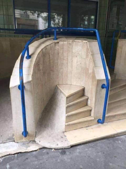 가끔 인터넷에서 주운 이미지 중에 앗 이거 현대미술이 아니지만 비주얼이 현대미술스럽다 싶은것들이 있다 그런거 모아보는 타래