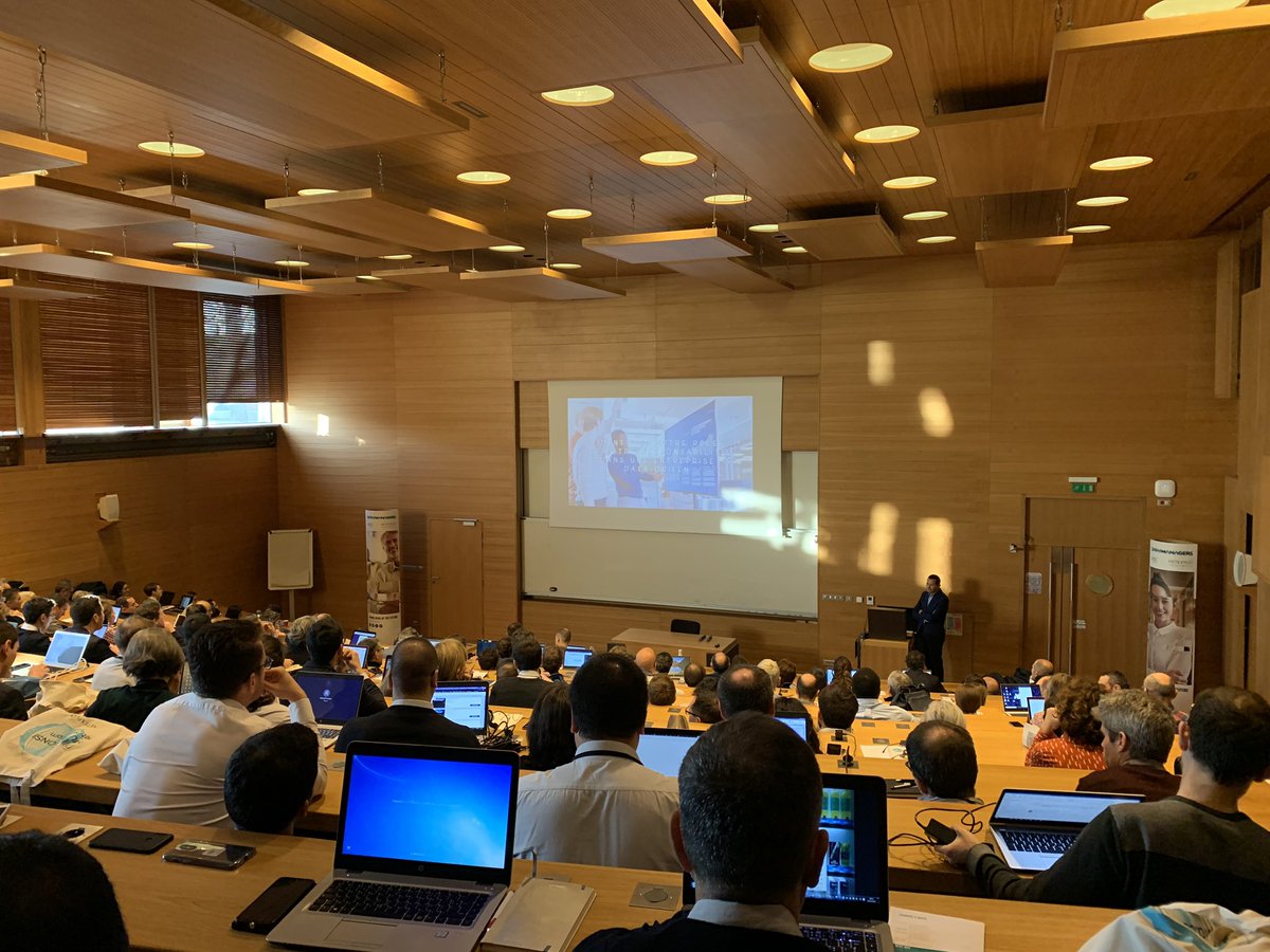 HECParis's tweet image. Julien Lévy, Directeur @HECParisEnt #HECprof et Thierry Happe, Fondateur  @Netexplo ouvrent le programme #DataForManagers avec 160 managers de grands groupes netexplo.com/corporate/data… #Netexplo
