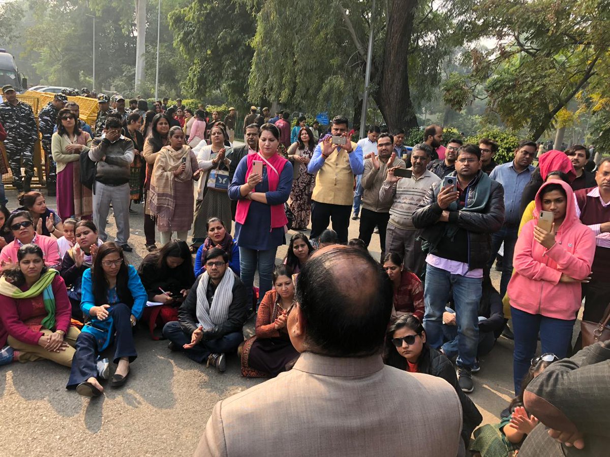 jharajesh's tweet photo. EC Member of Sukhadia University Prof D S Churnavat came from Udaipur  to support ongoing DUTA movement for ABSORPTION &amp; Promotion fr all. He explained the process by which Absorption was done in there. Some other universities in Rajasthan did Absorption https://t.co/TtCS5PtreV