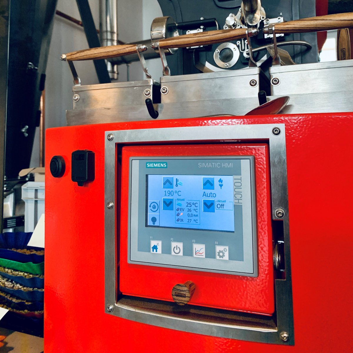Great to see that #simatic #hmi is not only used in classic industrial applications but also in machines like coffee roasters by Giesen. <a href="/siemensindustry/">Siemens Industry</a> <a href="/SiemensDE/">Siemens Deutschland</a> 
#coffee #automation