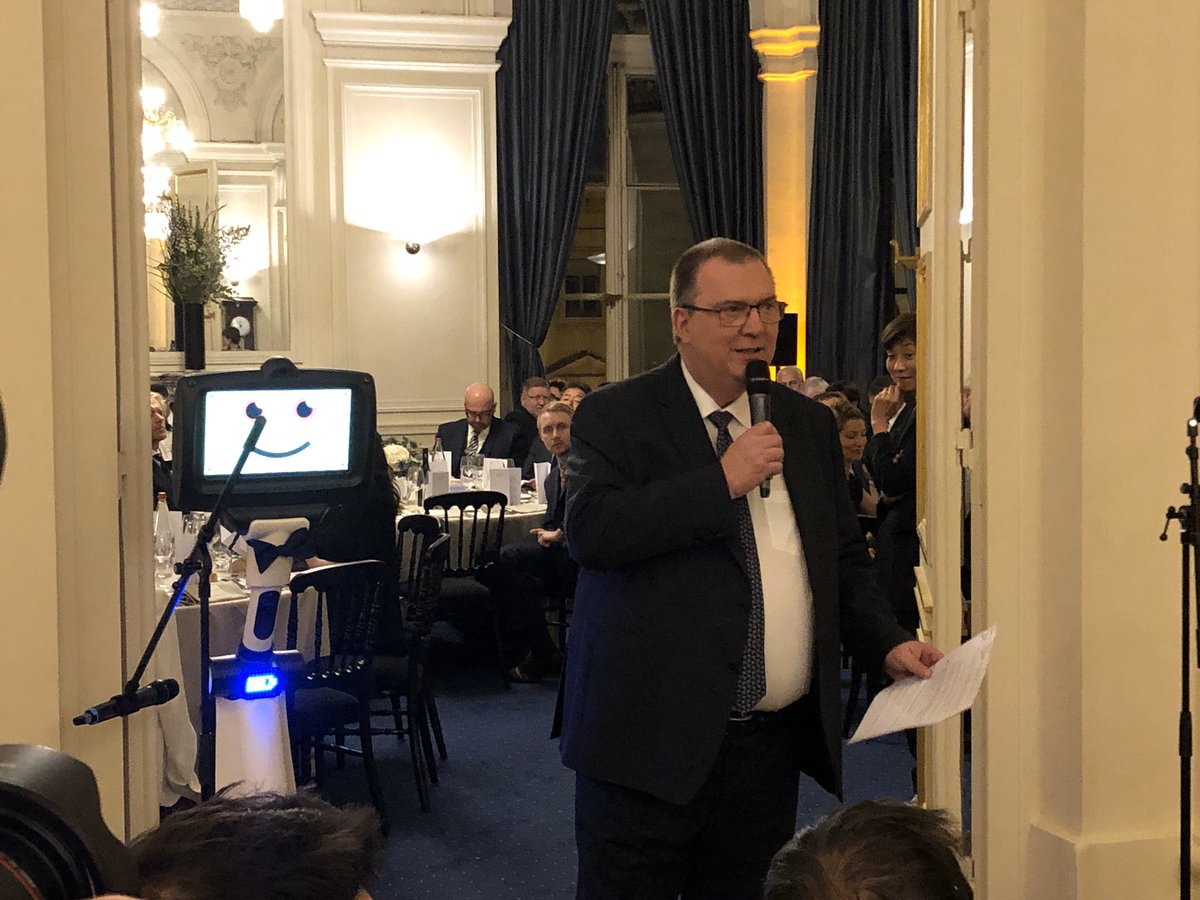 japoninfos's tweet photo. C’est au Palais Brongniart que s’est tenu le Dîner de Gala Franco-Japonais du @CEFJ_2018 autour des Jeux @Tokyo2020 @Paris2024 #cefj
Un moment fort pour la communauté d’affaires France Japon pour cette fin d’année 2019 https://t.co/4yVs5nzZ8B