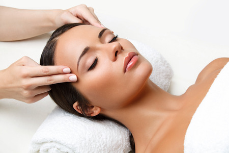 Spa_Etc's tweet photo. [Edito] En cette période houleuse, coûteuse en énergie et en temps, mais festive aussi, offrez et offrez-vous du bien-être pour ressourcement et beauté ! #JePrendsSoinDeMoi
@CharmedOrient @NUXE @David_Mallett @ClarinsFR 
https://t.co/aaSmgqGAaU https://t.co/XLU0OXJzCb