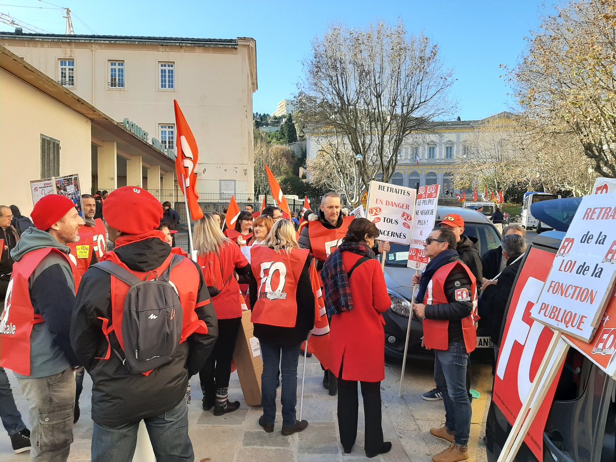 focomcorsica's tweet photo. La manif contre la réforme des retraites à Bastia se prépare !!
#retraite @FOcomOrange @force_ouvriere @FOMairieBastia https://t.co/mAcUQgdkui