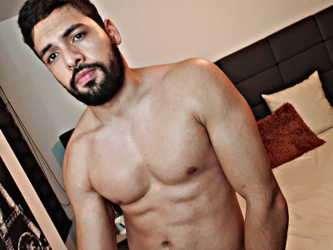 Wake up ?and come see me online at https://t.co/ZiADsOw6Ny 
#muscle #colombian #hairy #student #abs #gym
