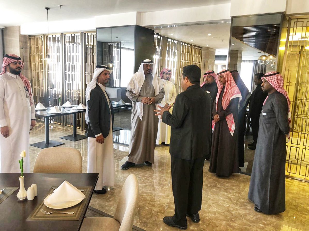 O Xrhsths إعلام عنيزة Sto Twitter زار مدير عام فرع الهيئة العامة