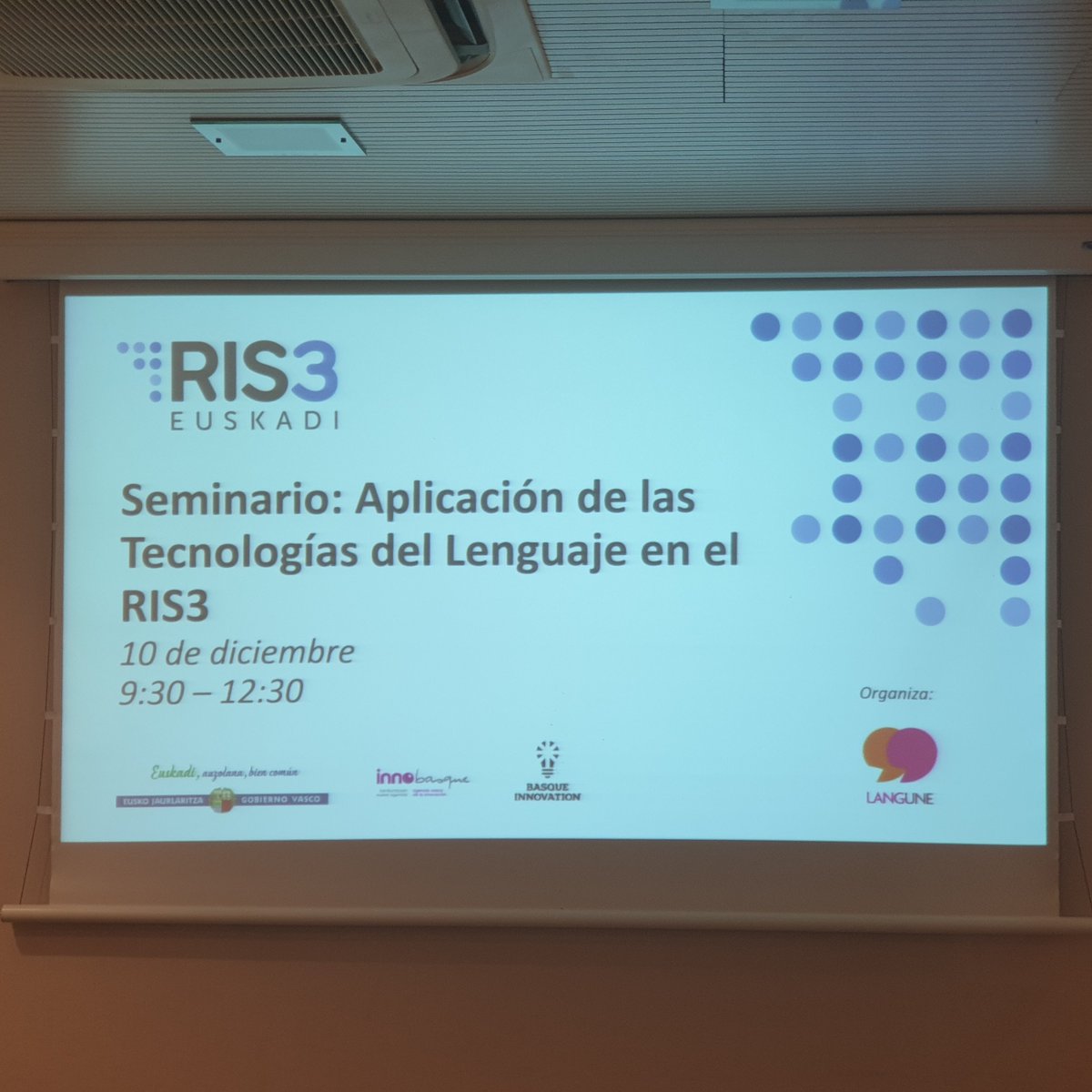 Hasi da #RIS3 mintegia orain <a href="/iametza/">mastodon.eus/@iametza</a> hizkuntza teknologien aplikazio ezberdinei buruz <a href="/epombo/">Elisabeth Pombo</a> ahotsean