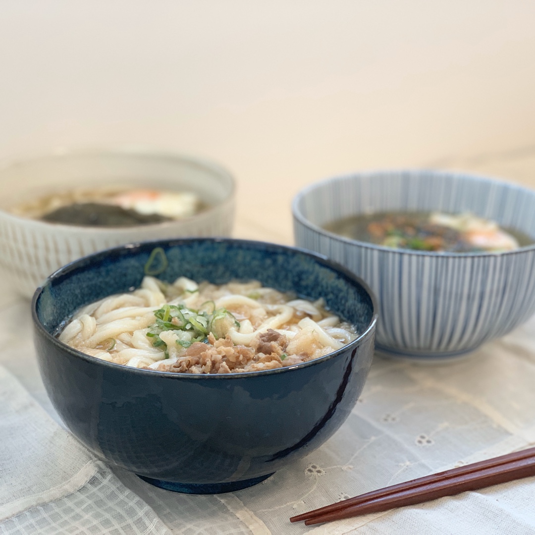 3coinsスリーコインズ 公式 Twitterissa 多用丼 ブルー ライトブルー ホワイト 開口部直径16 高さ8cm 約 電子レンジ 食器洗浄機 直火 オーブン 日本製 各 500 税 寒くなると暖かいご飯が恋しくなりますね うどんや丼物にもおすすめな食器が登場