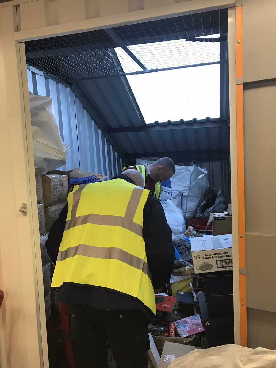 bandkbuild's tweet photo. Our @UCLan @UCLanMasterplan #SCUS site team are busy sorting gifts all week with @RockFMCharity in the #missionchristmas warehouse in #Preston https://t.co/87Wzc8jZ3O