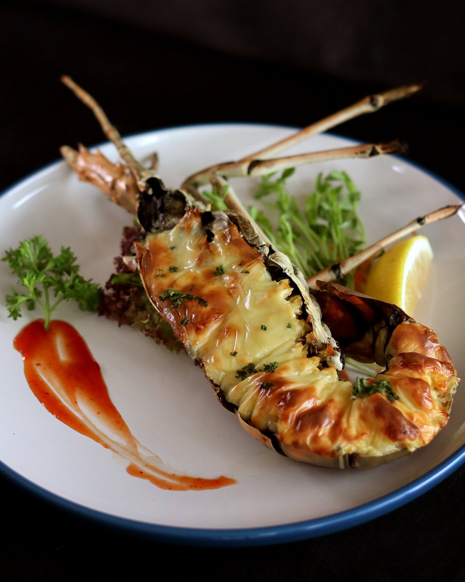 PullmanKuching's tweet photo. Craving for fresh lobster? Then this special menu from Nu Er Hong Restaurant might be your next favourite dish. Introducing our #dishofthemonth, #OvenBakedLobster with #GarlicCheese. Priced at RM 120+ per serving and is only available this month at #NuErHong Restaurant. https://t.co/t8SQLUA1PM