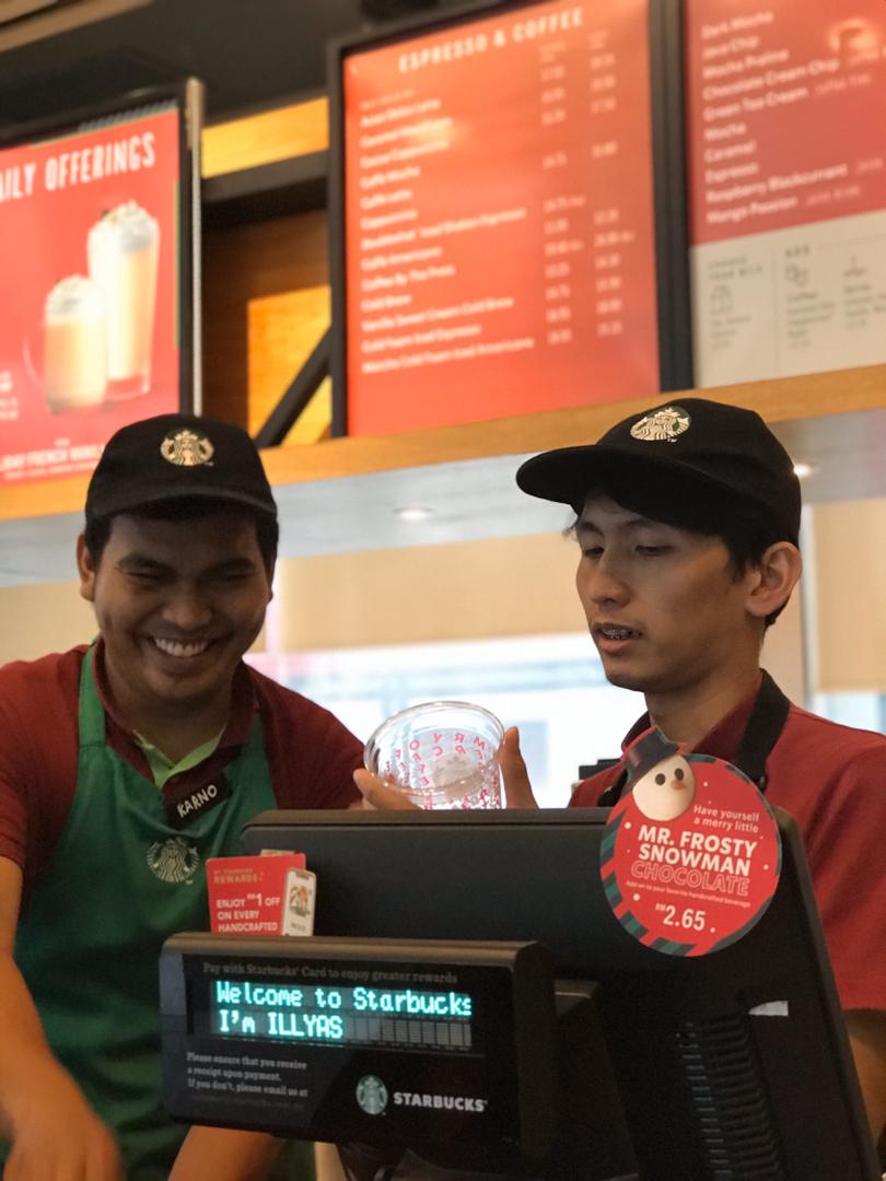 doubleLilyas's tweet photo. My last day with starbucks... 
Great experience and opportunity to learn in Customer Service and F&amp;B
#NewYearNewMe #jobplease https://t.co/RTkr3X7DDG