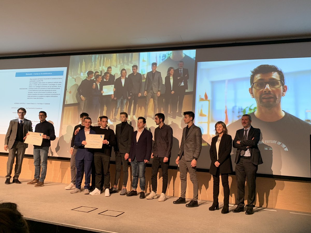 maripostiglione's tweet photo. I ragazzi del Facchinetti di Castellanza con il loro progetto #beesafe, arnie tecnologiche di ultima generazione #projectworkvarese @vacamcom https://t.co/rJCRZI7lN9