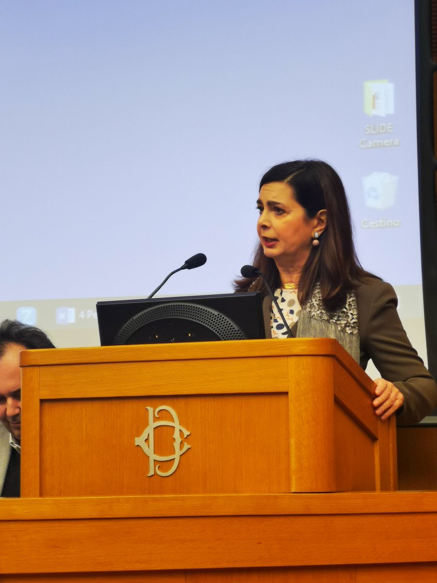 SocialComItalia's tweet image. Retribuzioni adeguate per garantire qualità del lavoro e futuro dignitoso ai lavoratori del settore editoriale @lauraboldrini #socialcom19