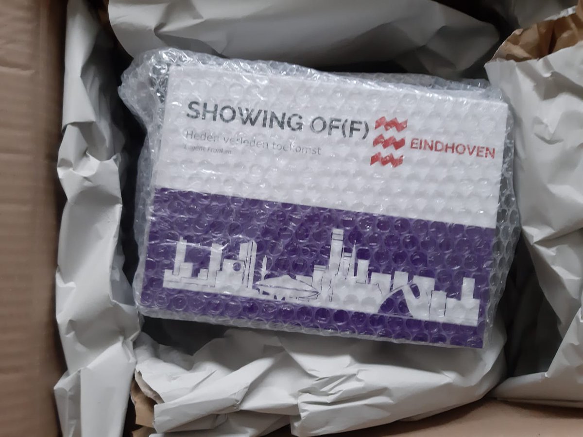 De 1e print van 'Showing of(f) Eindhoven'. Mijn boek over een bruisende stad in transitie en hèt boek met alle relevante actuele bouwinitiatieven in Eindhoven is binnen.
Bestellen: bol.com/nl/p/showing-o… 
Persbericht: eugenefranken.nl/?p=1857