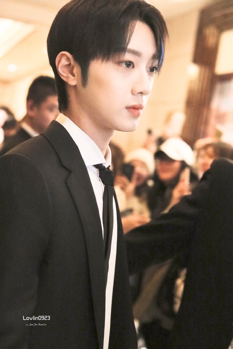 babychick0923's tweet photo. Wow panhwan's visual screams perfection with their forehead and wearing suit asjsjksk
#PanHwan #라이관린 #김재환 https://t.co/IkdfbKvlRN