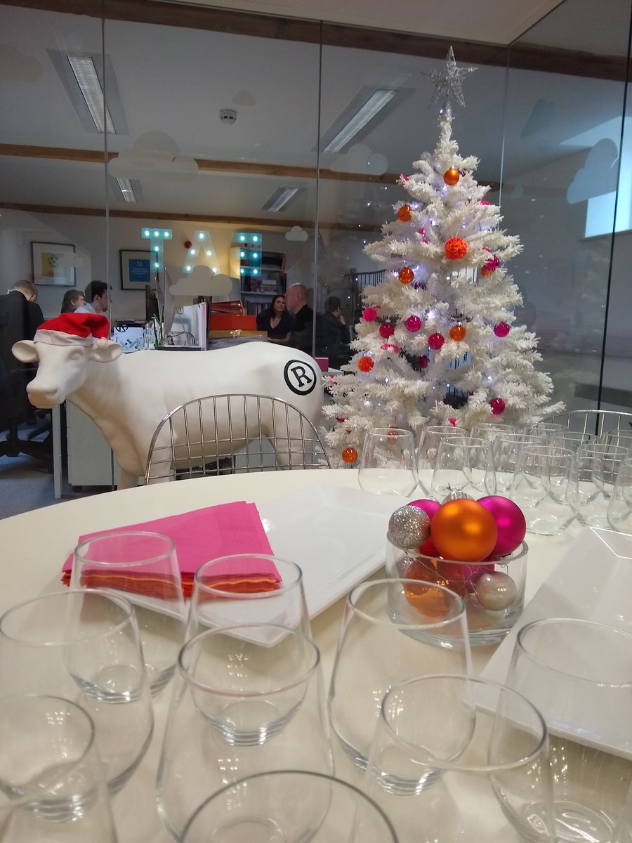 MilestoneOnline's tweet photo. Feeling festive in the barn today, let the Christmas count down begin! 🎄☃️ #christmas #thebarn #designagency #milestonecreative #brandingagency #officedecor #christmastree #christmascountdown #xmas https://t.co/eIwfxNghtn