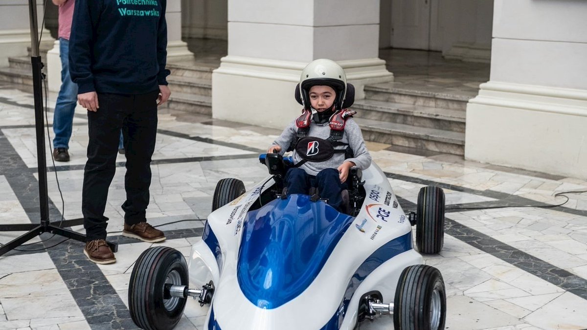 ABBgroupnews's tweet photo. 10-year-old Maksymilian has a passion for car-racing. However, as an electric wheelchair user, living his passion has not always been easy. Thanks to the students of @PW_edu and #ABB, Maksymilian can now drive a fully adapted #electricvehicle! https://t.co/MzUI3U14TG #ecar https://t.co/wdXiVrrrWT