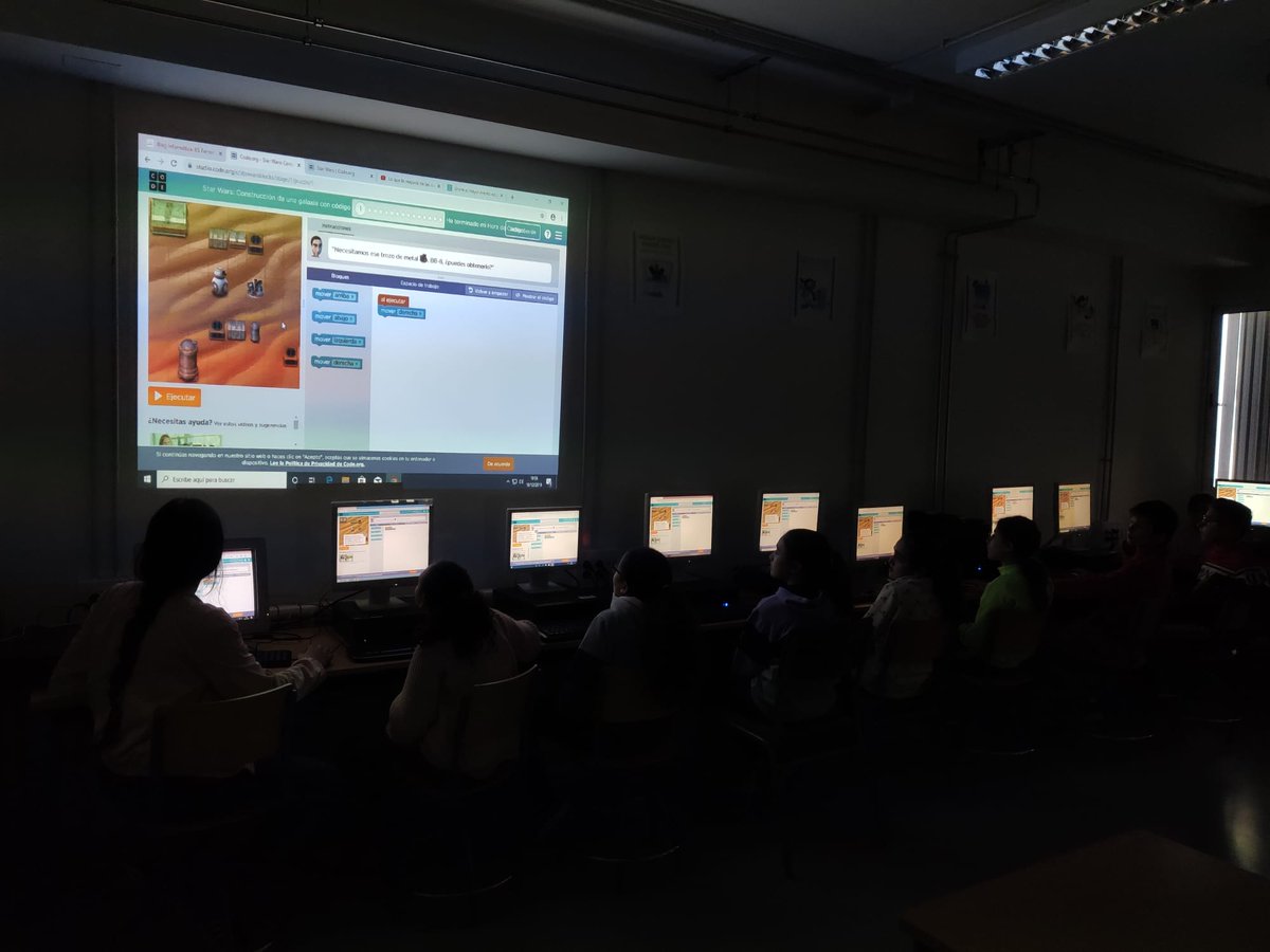IESFernandoIII's tweet image. La hora del código en @IESFernandoIII , la programación llega a nuestras aulas. @hourofcode #Sciences #computerscienceweek
